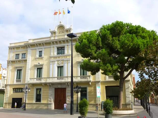 Fachada del edificio del ayuntamiento de Hospitalet de Llobregat.
