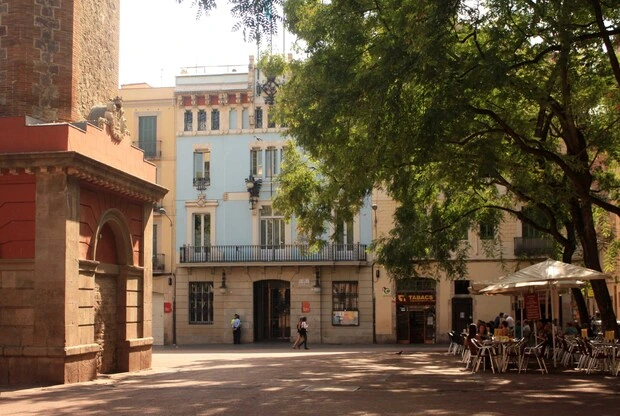 Plaza de la Vila en Gràcia para servicio de desinsectación en Gràcia.